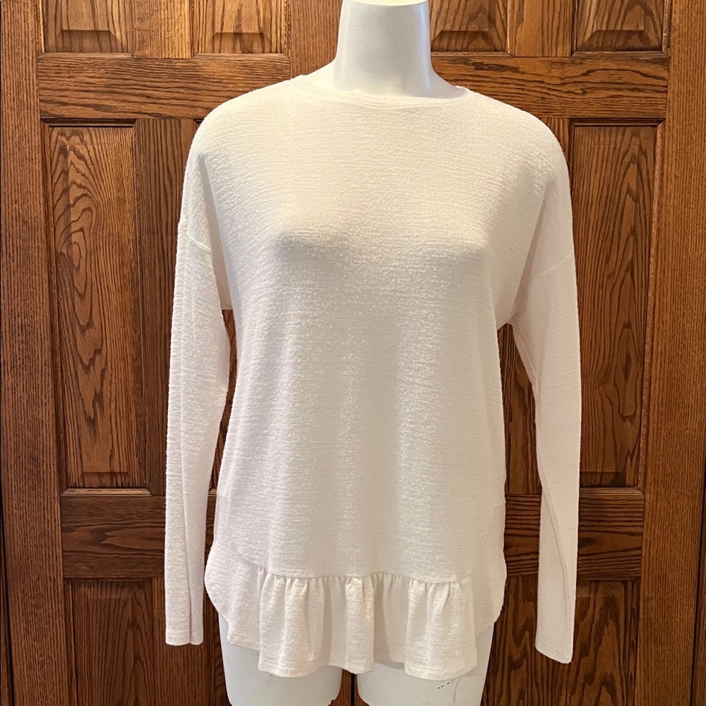 Banana Republic soft lightweight sweater with ruffle M